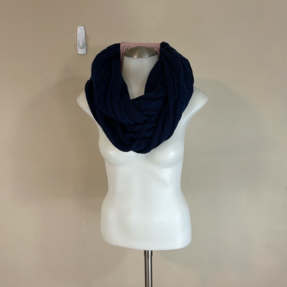 Serra Navy Cable Knit Infinity Scarf OEKO-TEX New with Tags